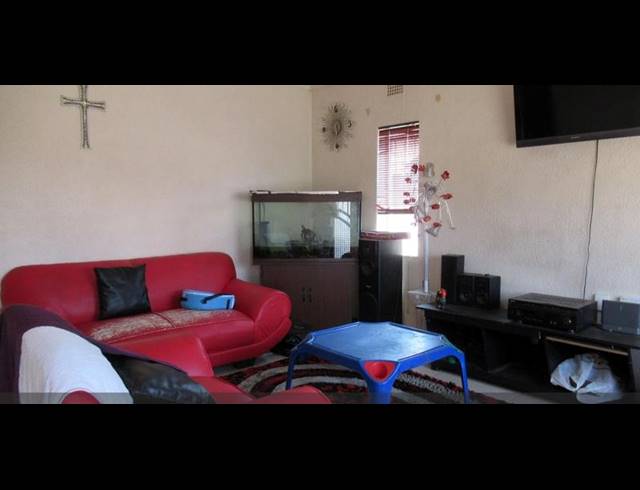 4 BEDROOM HOUSE FOR SALE IN LENASIA SOUTH